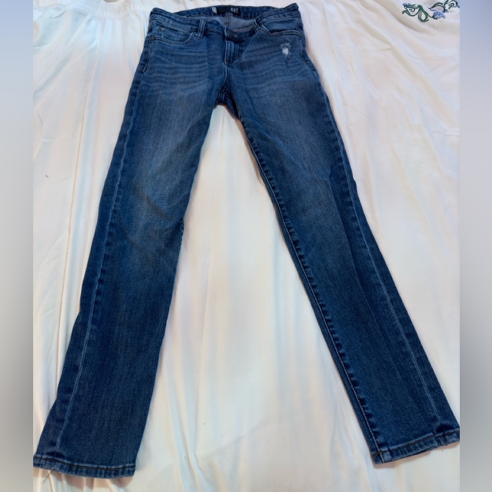 NWOT Kut from the cloth Catherine Mid Rise Bfrnd , Exclusive -size 2 inseam 28”